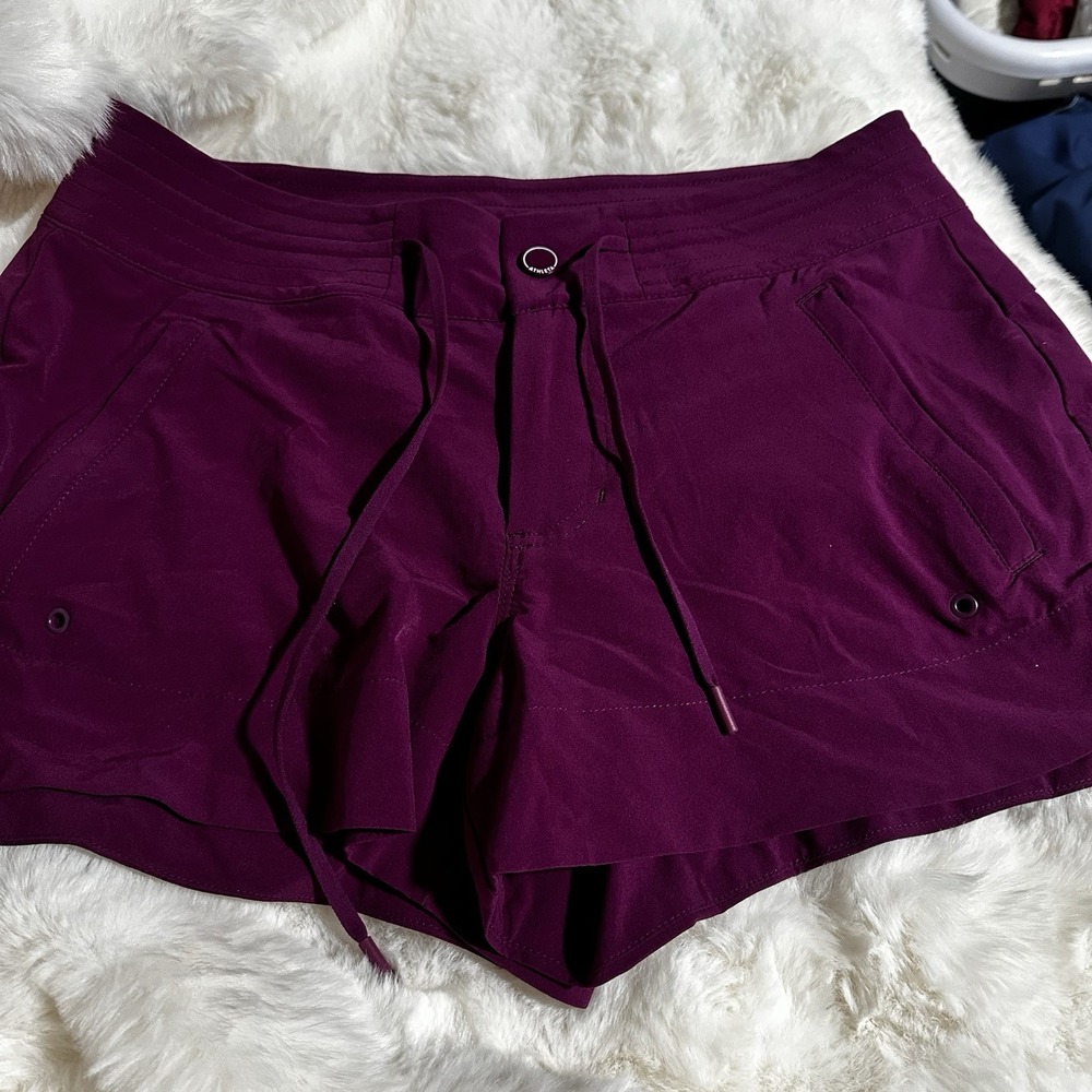 Athleta Shorts Women's 4 Purple Lightweight Stretch Athletic Pockets Activewear